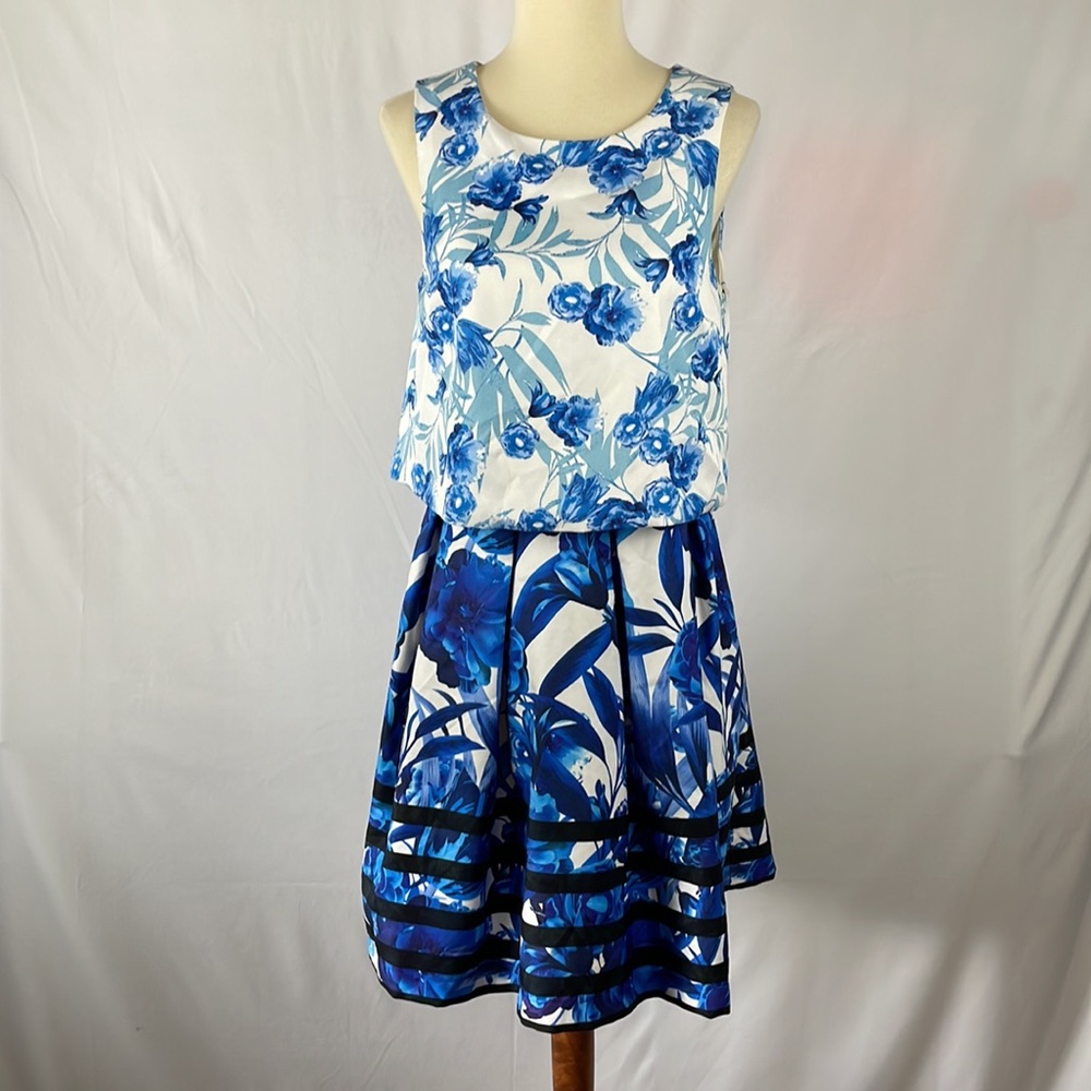 Romeo + Juliet Couture Blue & White Floral Dress w/Pleated Skirt - Size Medium